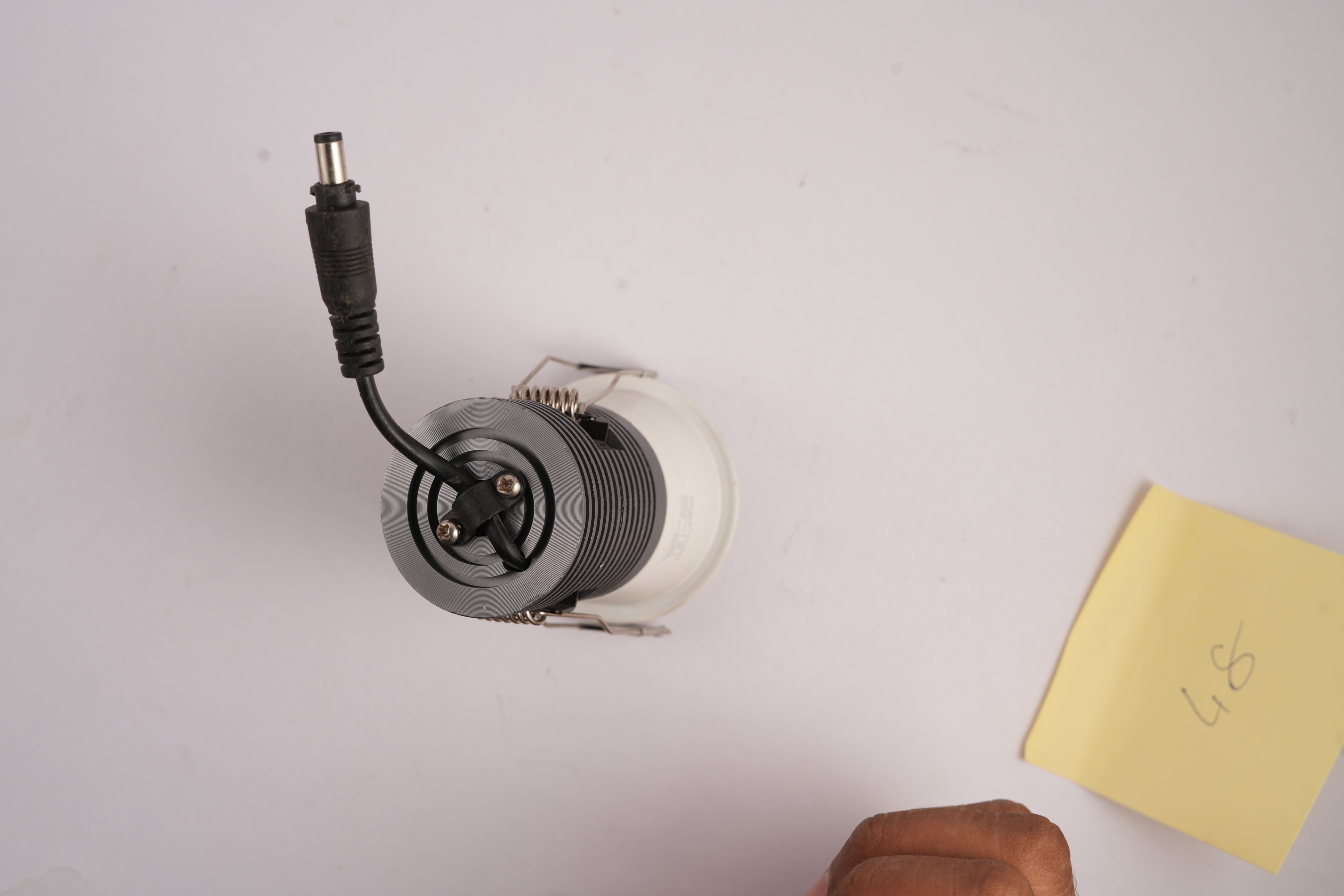 12 watt beat  cob fix type  black and white body black and copper reflector  available also 6500 k 3000 k and 4000k colour available 