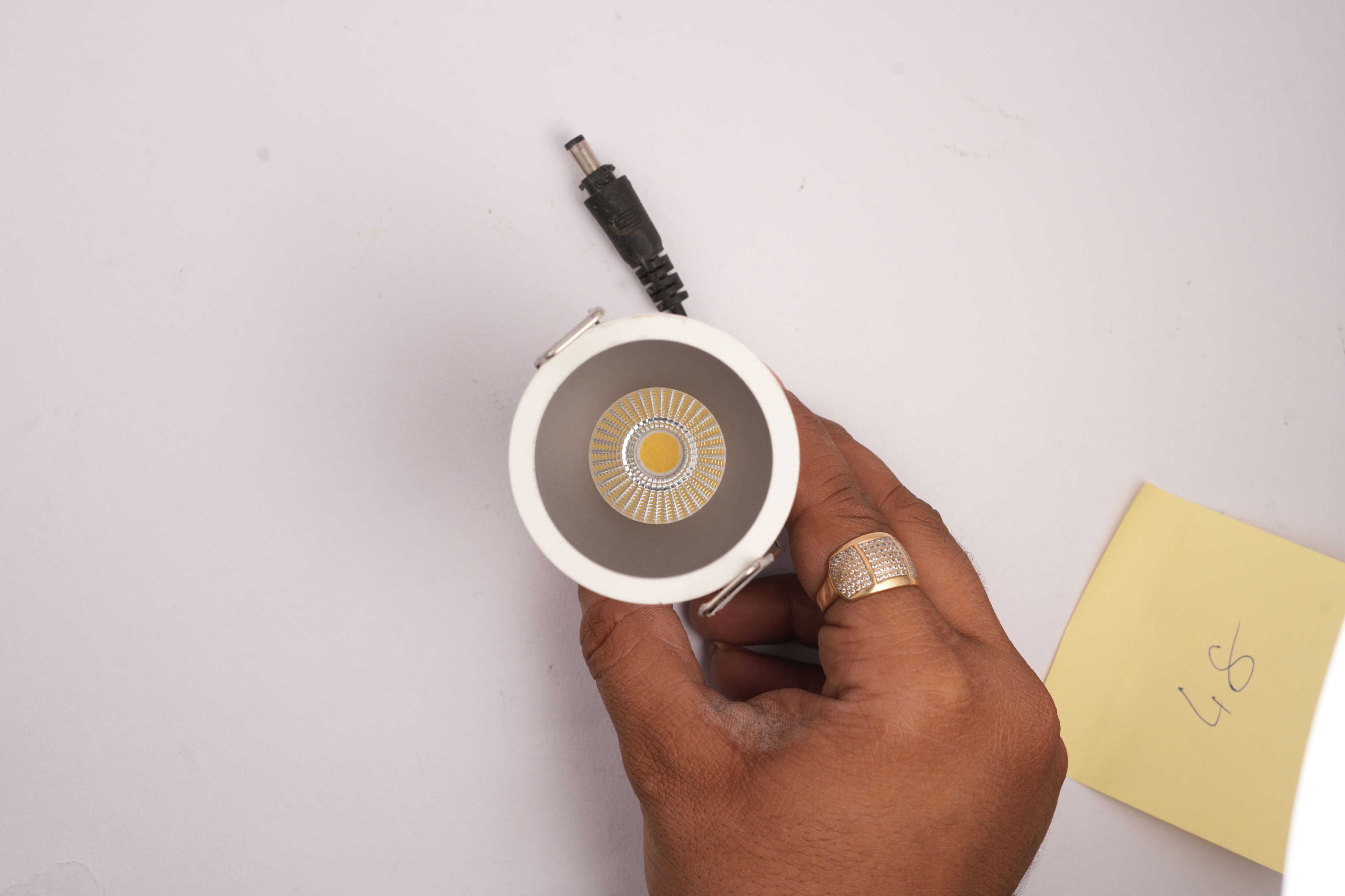 12 watt beat  cob fix type  black and white body black and copper reflector  available also 6500 k 3000 k and 4000k colour available 