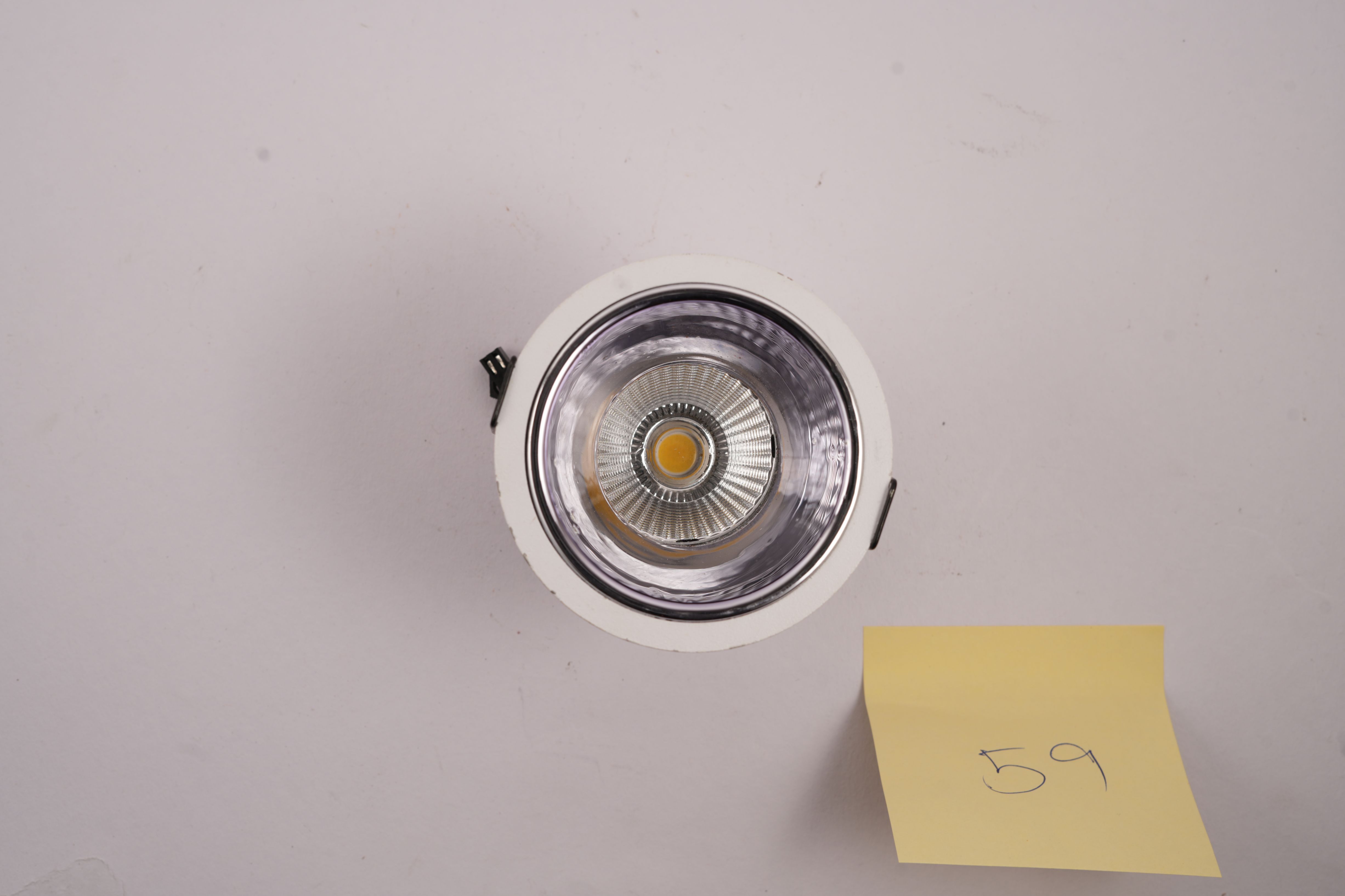 15 watt delta white body black  reflector  cob fix type  black and white body available also 6500 k 3000 k and 4000k colour available 