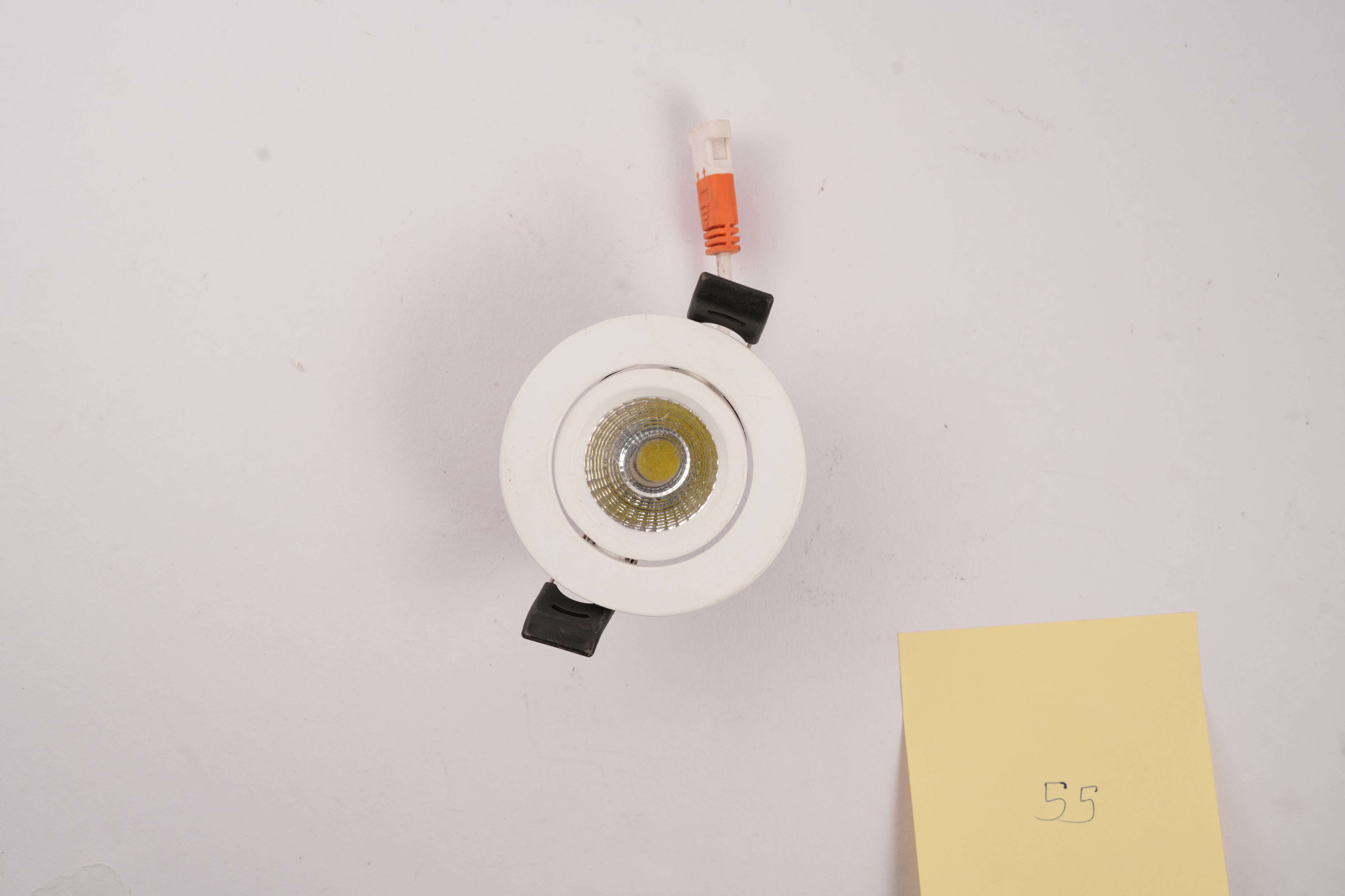 15 watt delta white body copper reflector  cob fix type  black and white body available also 6500 k 3000 k and 4000k colour available 