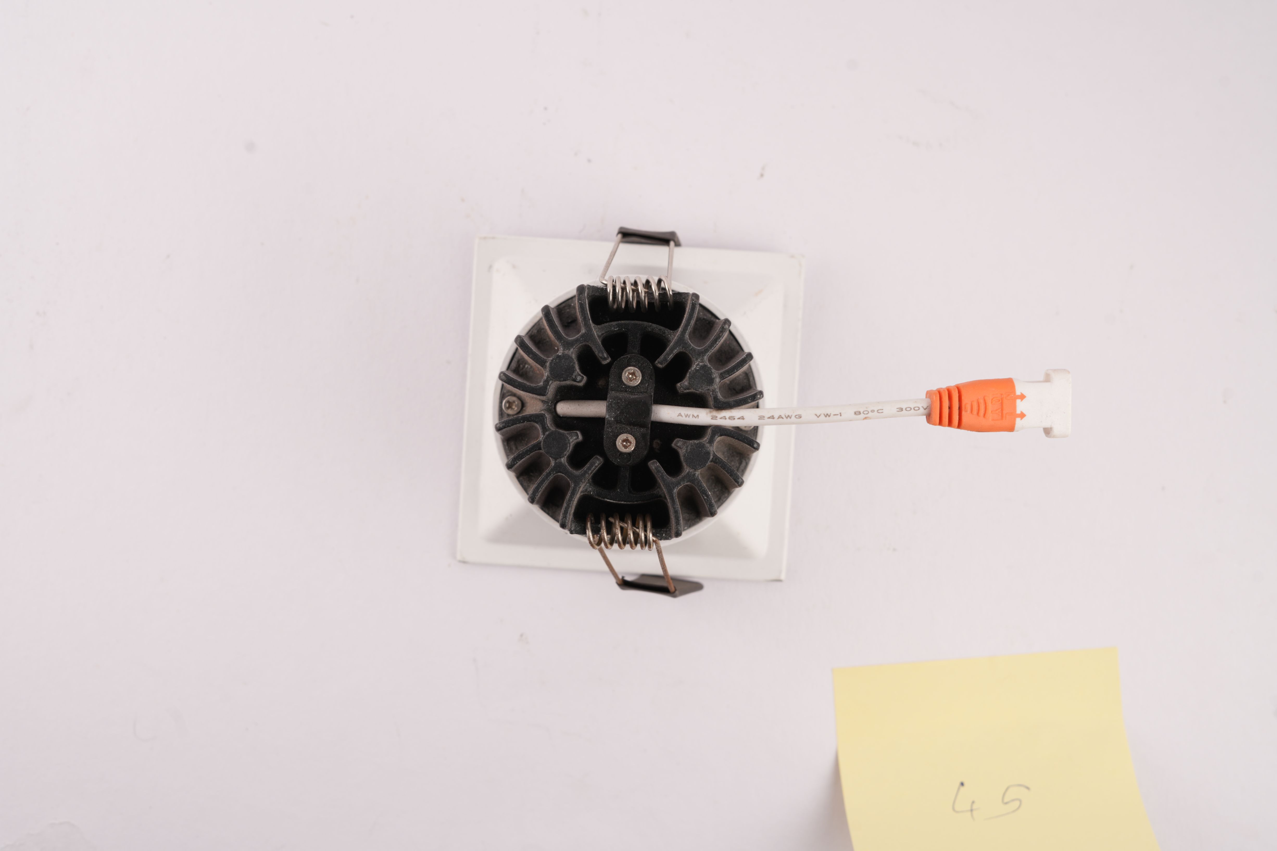 8 watt delta cob fix type  black and white body available also 6500 k 3000 k and 4000k colour available 