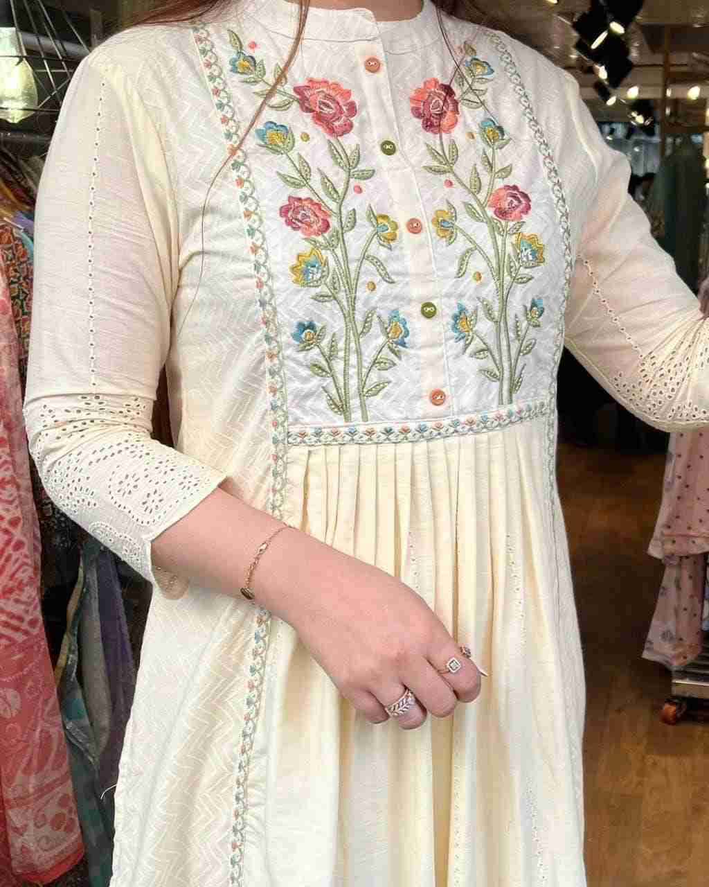 Chikan Kari kurti pent dupatta set